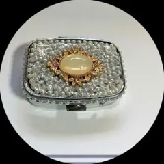 ピルケース　ビジュ　ホワイト　長方形　マルチ小物ケース　レジン　ハンドメイド
