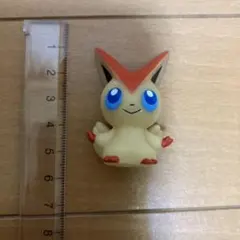 ビクティニ　ミニ人形