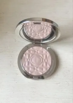 ディオール　スキンフォーエヴァーグロウルミナイザー 03ピンクヘイロー