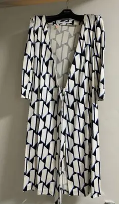 DIANE von FURSTENBERG 幾何学模様ラップドレス