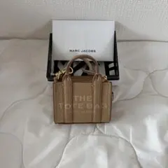 保証書、箱、袋つきMARC JACOBS THE TOTE BAG チャーム - メルカリ