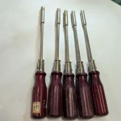 나무 핸들 박스 스크루 드라이버 반대쪽 5mm.작은 나사로 3mm 너트를 돌릴 수 있습니다.