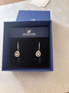 SWAROVSKI ティアドロップ型ピアス