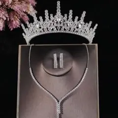 ティアラ・ネックレス・ピアス3点セット