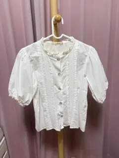 ホワイトフリルパフスリーブシャツ