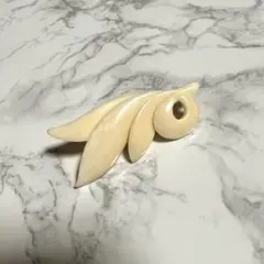 【未使用】sally scott スワンブローチ 水牛の角 未使用】sally scott スワンブローチ 水牛の角 アクセサリー