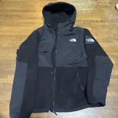 THE NORTH FACEのデナリフーディ（フリースジャケット）です。