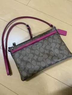 COACHロゴ柄ショルダーバッグ
