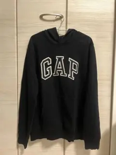 【GAP】GAP ブラック　黒　パーカー　Mサイズ　フード付きのサムネイル