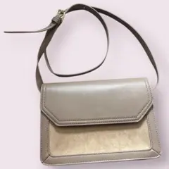 ベージュ 合成皮革 ショルダーバッグ