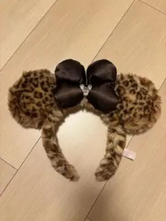 ディズニー　ヒョウ柄　ファー カチューシャ　リボン