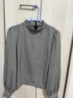 チェック柄ハイネック長袖シャツとビスチェセット