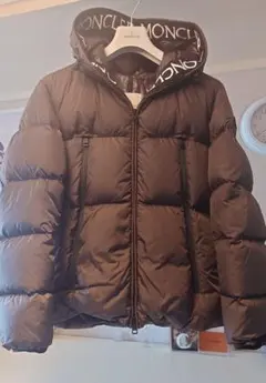 MONCLER ダウンジャケット フード付き