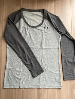 Under Armour 長袖グレーTシャツ