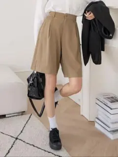 ショートパンツ　短パン　ボトムス　ブラウン　ファッション　トレンドのサムネイル