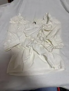 ZARA フリルアイボリー半袖トップス EUR S