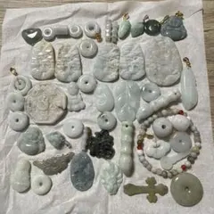 翡翠のペンダント・アクセサリーパーツ40点以上