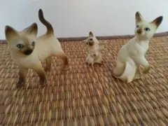 親子　シャム猫　三匹　陶器　 飾り物　インテリア　置物