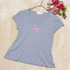 【JILSTUART ジルスチュアート】Vネック ロゴ Tシャツ半袖 グレー Ｆのサムネイル