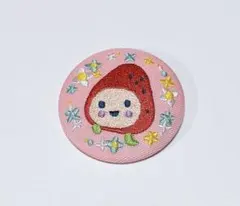 【匿名発送】たまごっち　刺繍CANバッジ　いちごっち