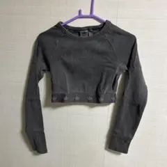 adidas クロップド長袖　トップス