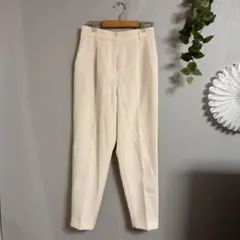 ナチュラルビューティーベーシック　アイボリー テーパードスラックス Mサイズ