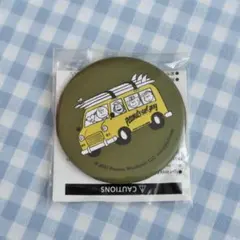 スヌーピー サーフショップ 缶バッジ カーキ