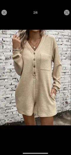 ベージュ ボタン付き ロンパース