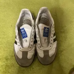 adidas ホワイト/グレー スニーカー