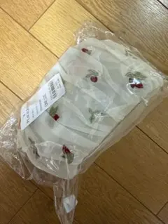 PEACH JOHN フルッティシアーポーチ　いちご刺繍のサムネイル
