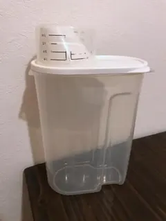 【廃盤品】無印良品 冷蔵庫用米保存容器 2kg 計量カップ付きのサムネイル