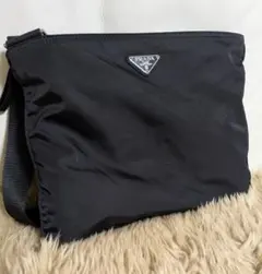 【訳あり】PRADA プラダ ショルダーバッグ サコッシュ 黒 三角プレート