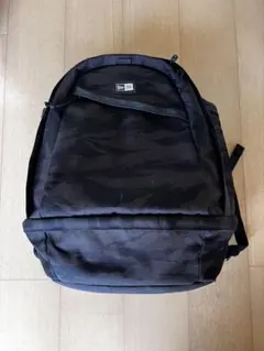 【大幅値下げ】New Era ブラック　迷彩 大容量リュックのサムネイル