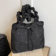 ショルダーバッグ　トートバッグ　黒フリル 通勤通学　大人可愛い　シンプル