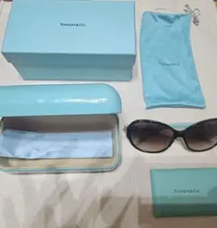 Tiffany & Co. サングラスのサムネイル
