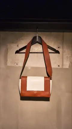 CELINE セリーヌ レザー ショルダーバッグ バイカラーのサムネイル