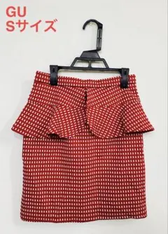 【GU】赤白のチェックタイトスカート