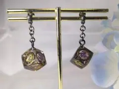 アンティーク風キューブピアス