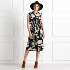新品花柄ワンピースのサムネイル