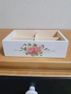 【極美品】薔薇トールペイント　仕切り付き小物入れ