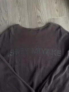 ISSEY MIYAKE バックロゴ ニットのサムネイル
