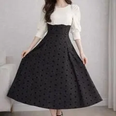 【新品/未使用】花柄 ワンピース フレアスカート 白 黒