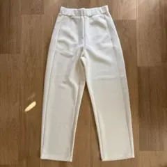 白 カジュアルパンツ