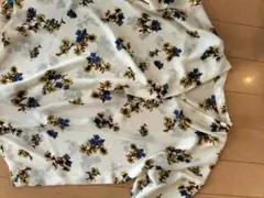 ホワイト 花柄 半袖シャツ　フリーサイズ　ゆったり