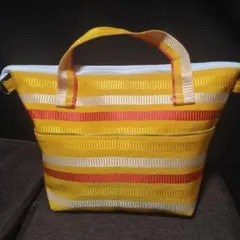 ストライプデザインのトートバッグ