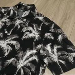 H&Mレギュラーフィットブラックパームシャツ