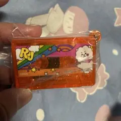 BT21 RJデザインのグリーンカセットテープチャーム