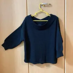 ダークブルーオフショルダーセーター