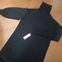 スリット入りタートルネック　黒ニットロングワンピース　タグ付き　新品未使用