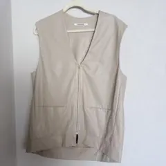 RADIATE ベージュレザー風ノースリーブベスト